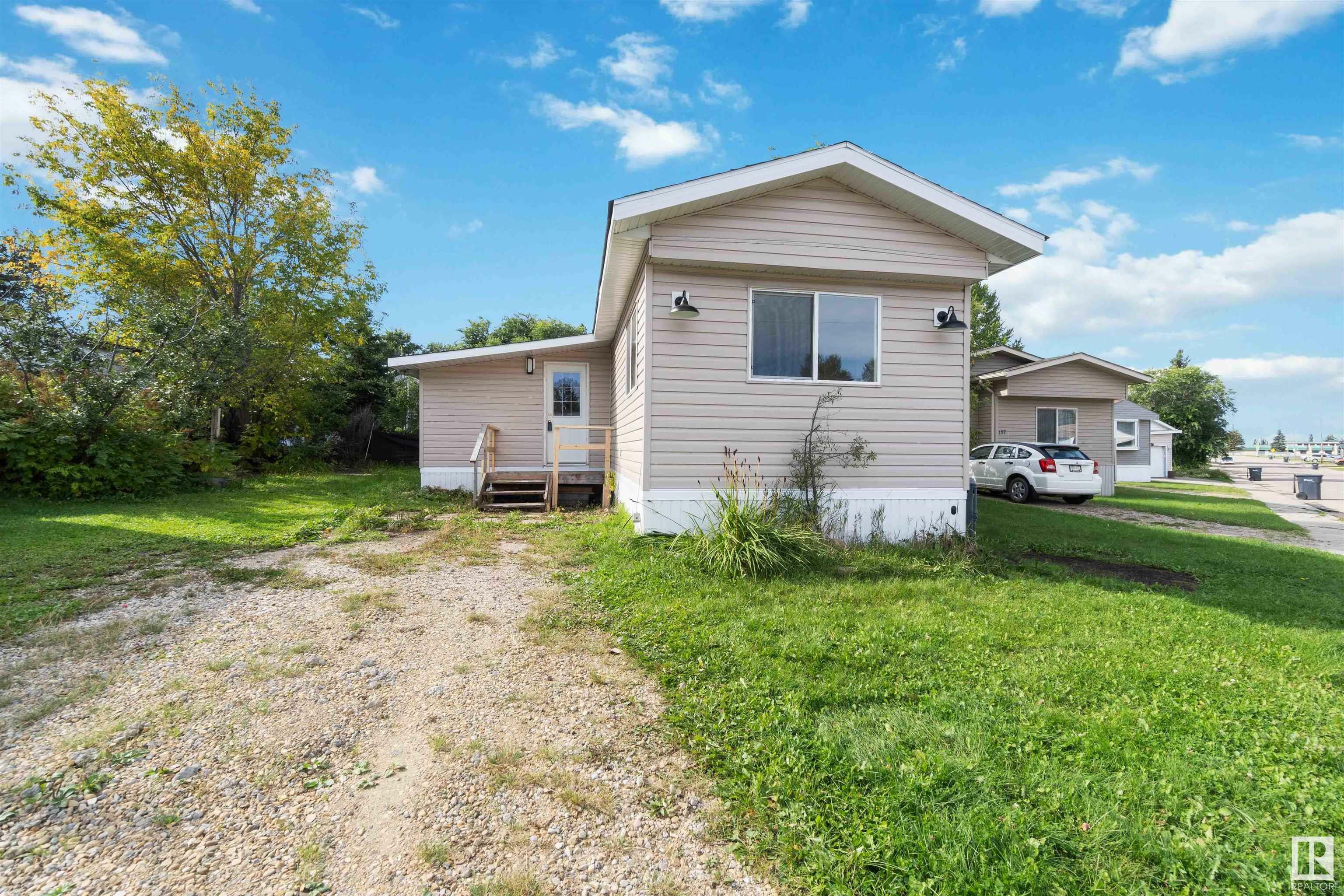 Property Photo:  #186 305 Calahoo Road  AB T7X 3K9 