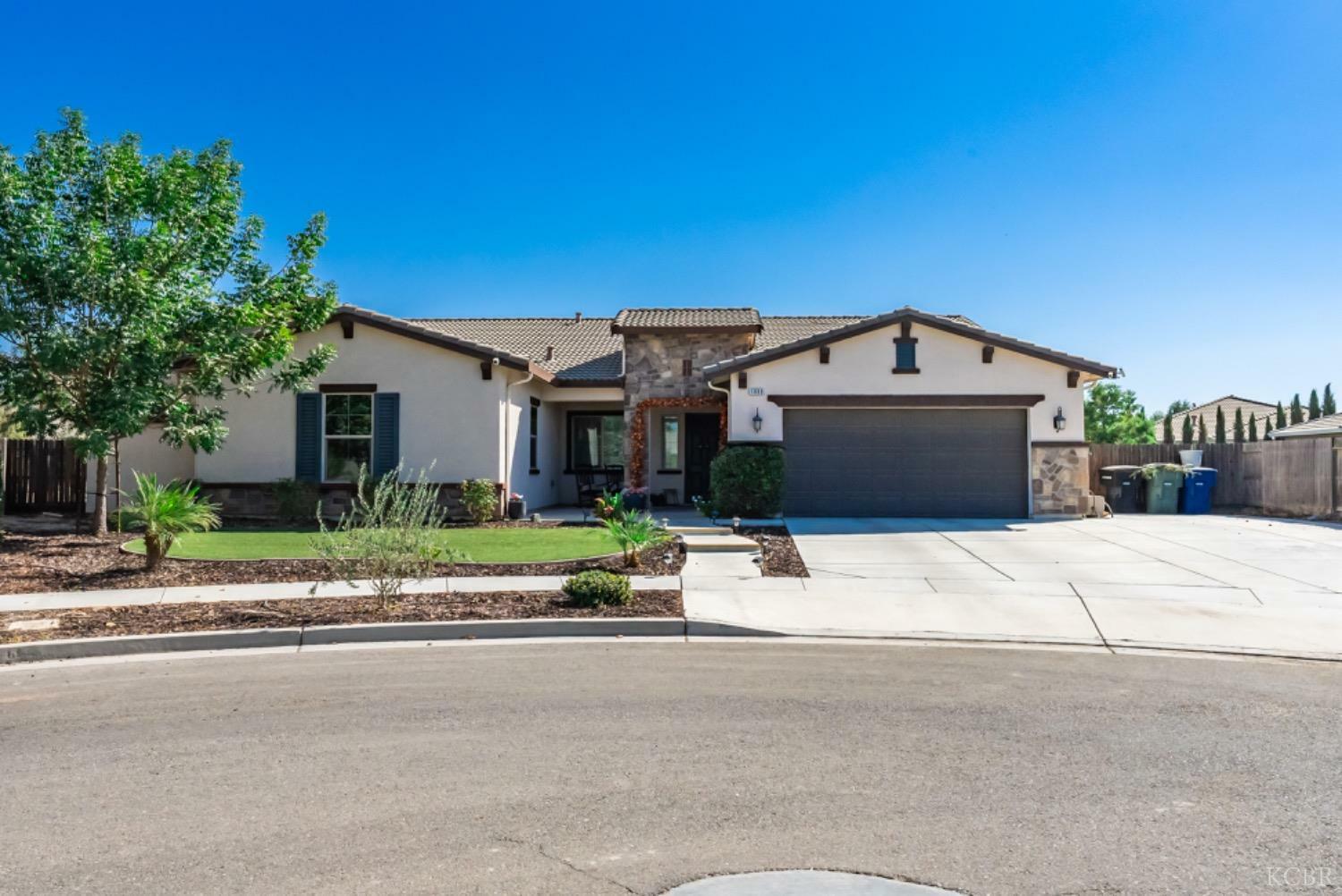 Property Photo:  1008 W Sage Brush Way  CA 93230 