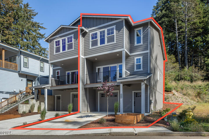 Property Photo: 1502 SE Marine Ave OR 97367