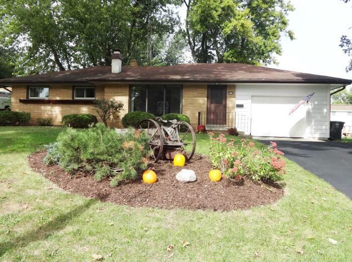 Property Photo:  610 Oak Dr  WI 53185 