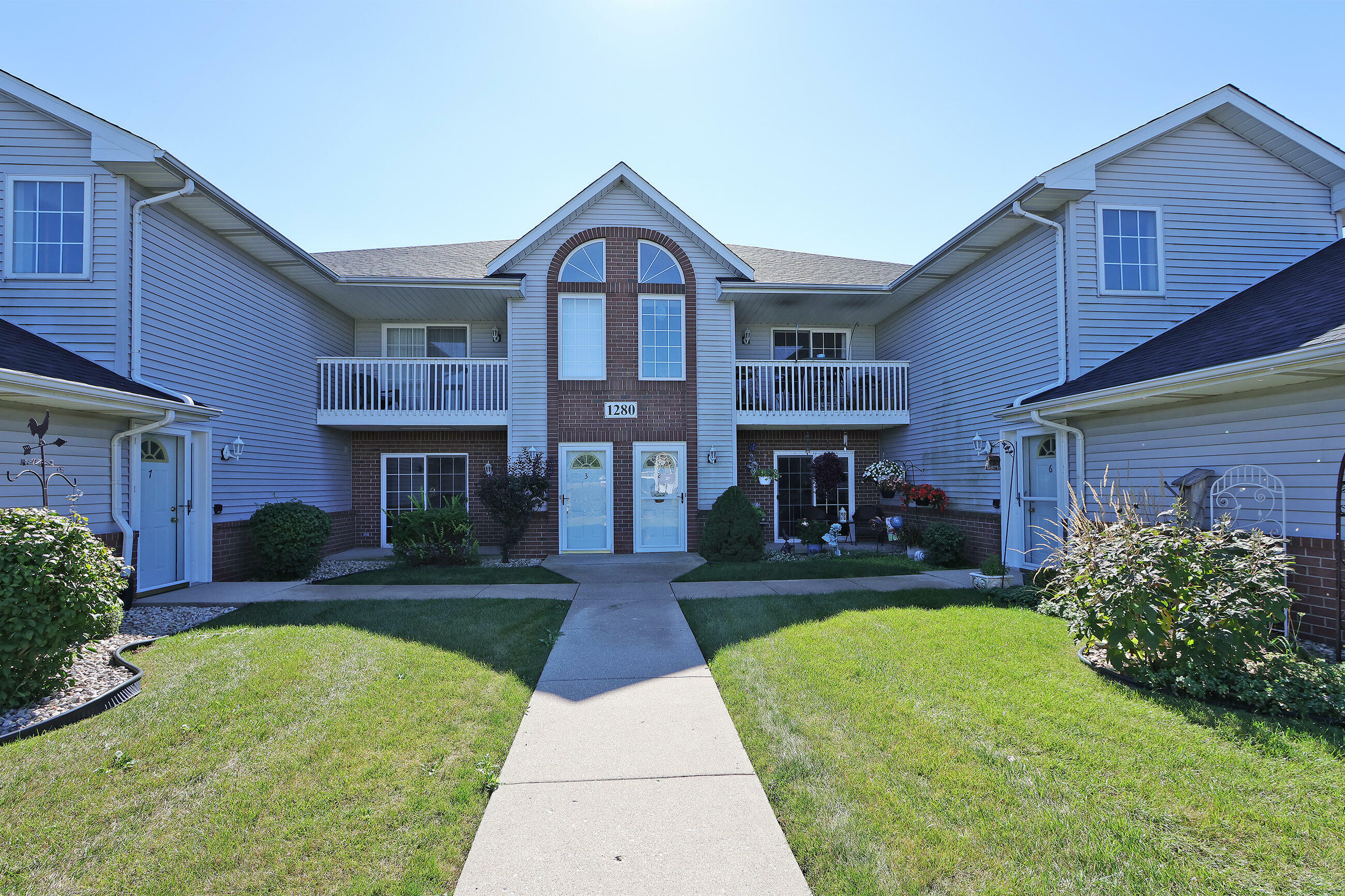 Property Photo:  1280 Village Centre Dr 3  WI 53144 