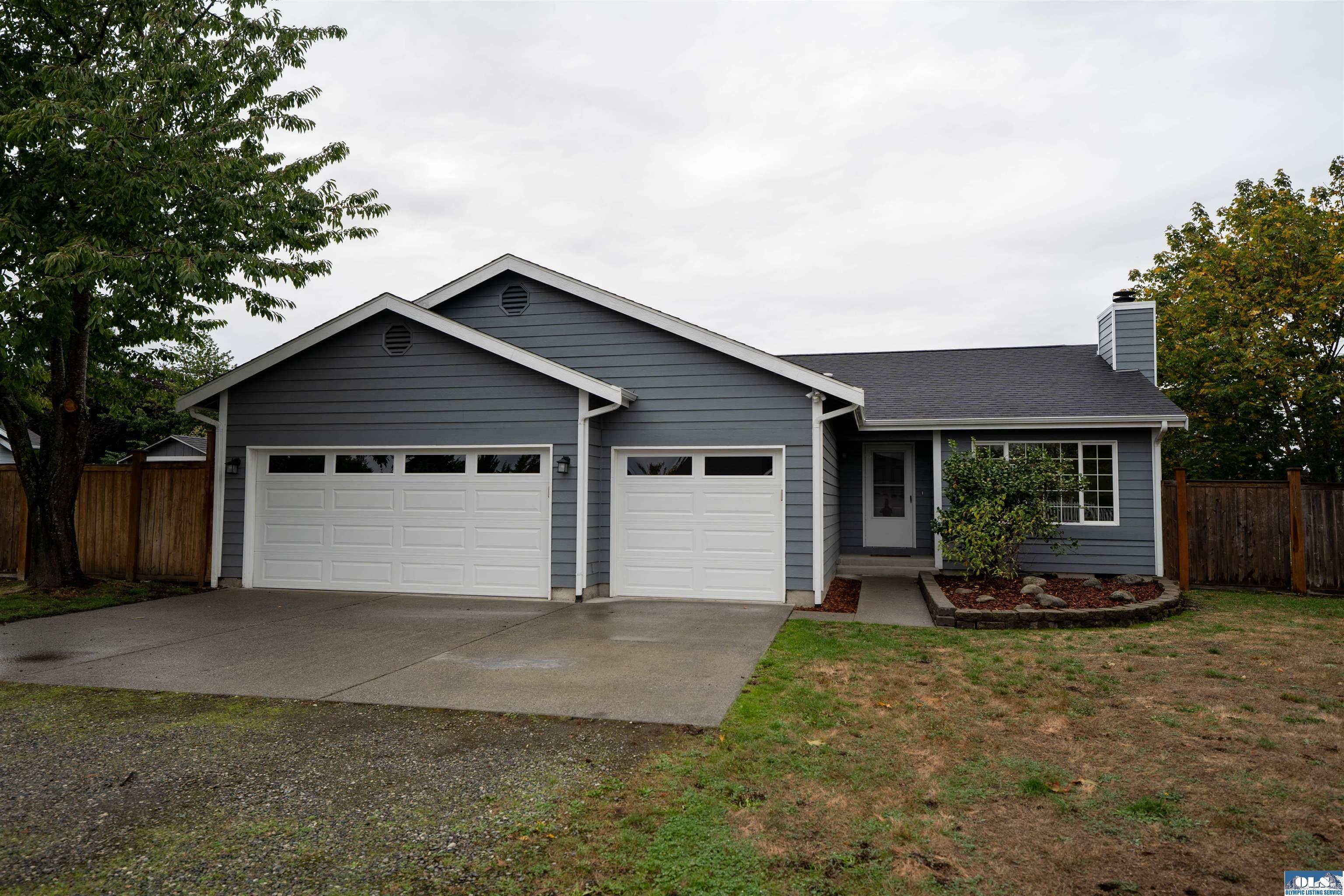 Property Photo:  10 Juanita Ct  WA 98382 