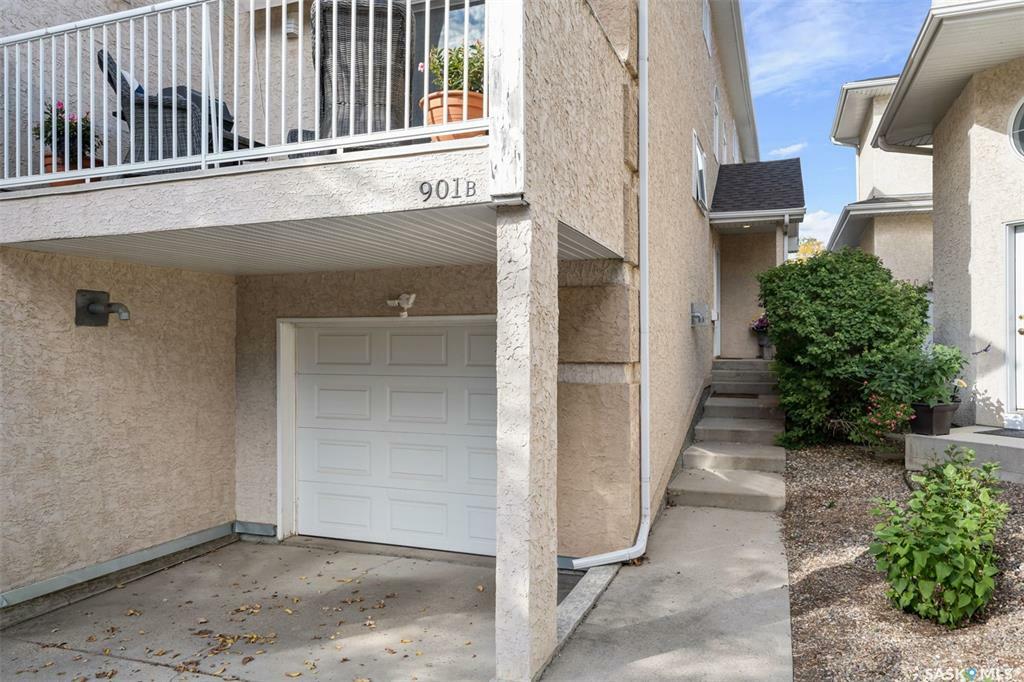 Property Photo:  901B 9th Street E  SK S7H 0M9 