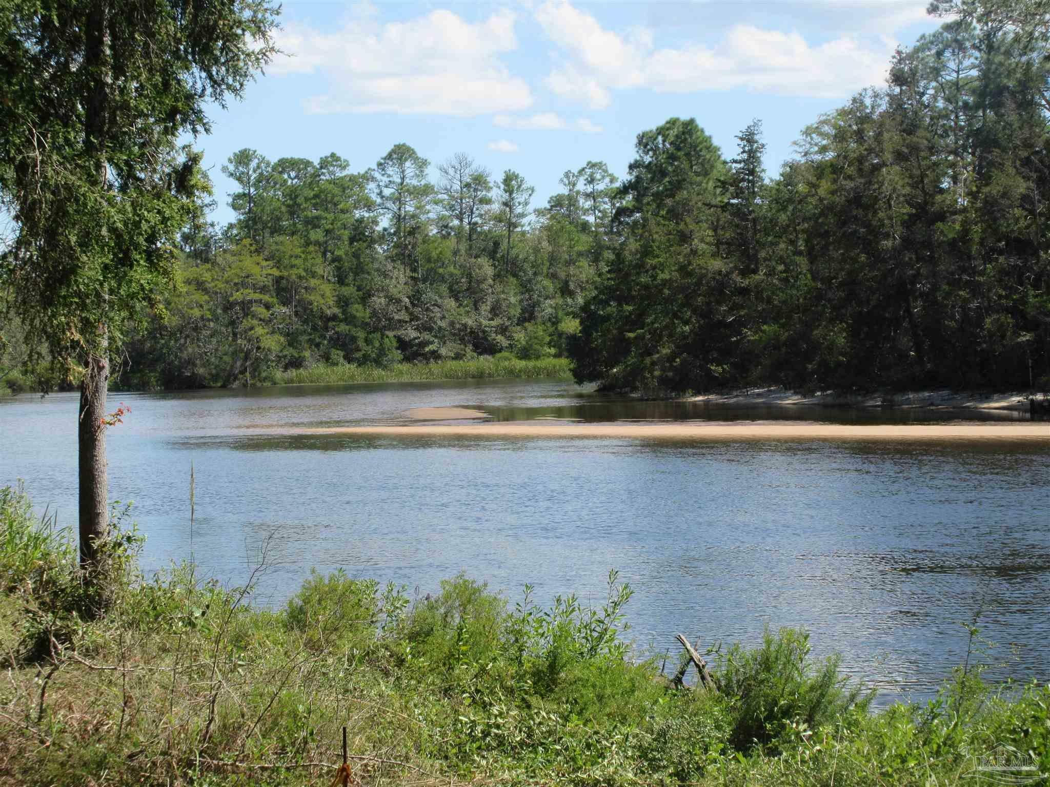 Property Photo: 6300 Warbler Ln FL 32570