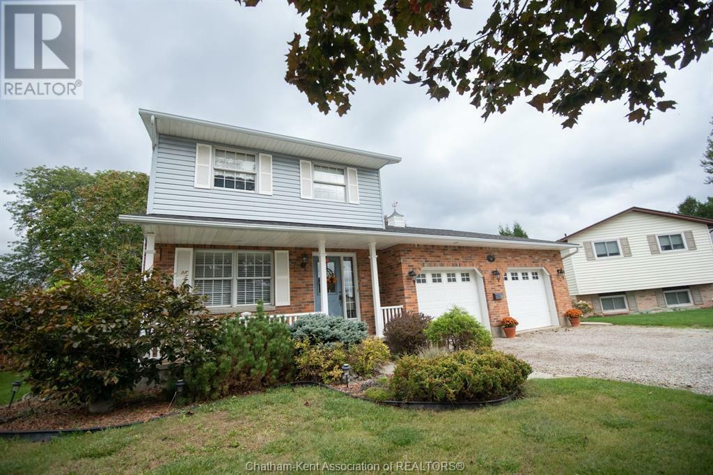 Property Photo:  961 Daleview Crescent  ON N0P 1M0 