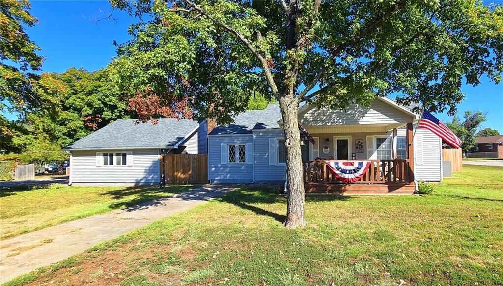 Property Photo:  323 E National Street  KS 66701 