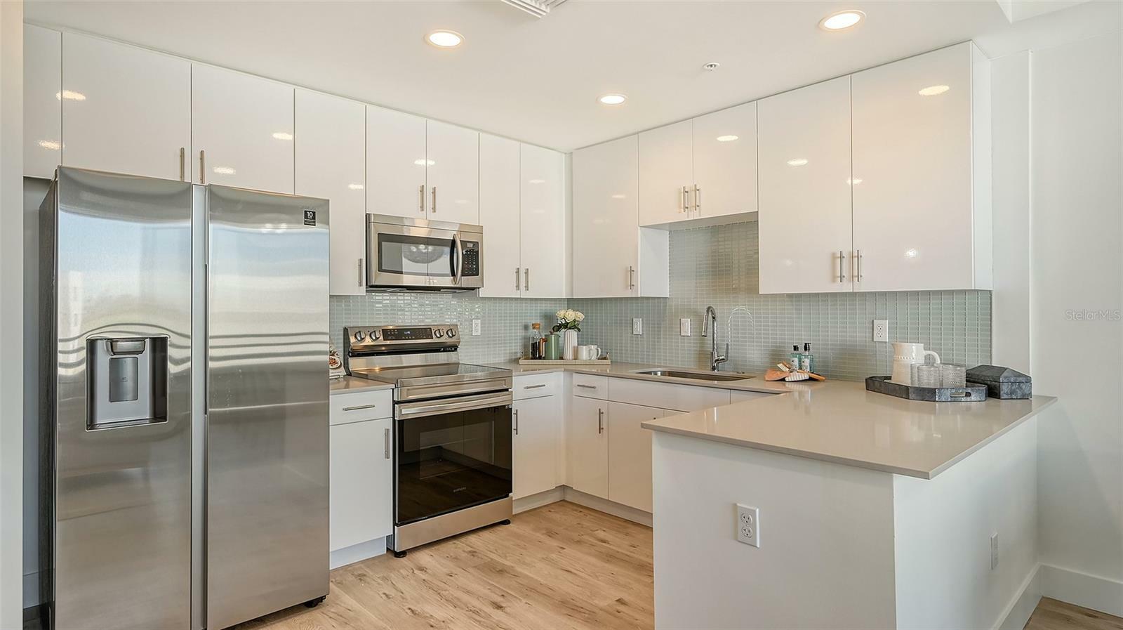 Property Photo:  1703 N Tamiami Trail 404  FL 34234 