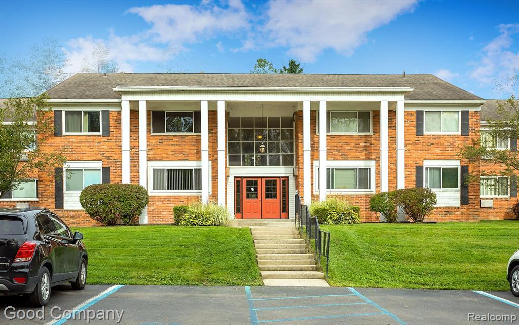 Property Photo: 525 Fairbrook Street 106 MI 48167 1348