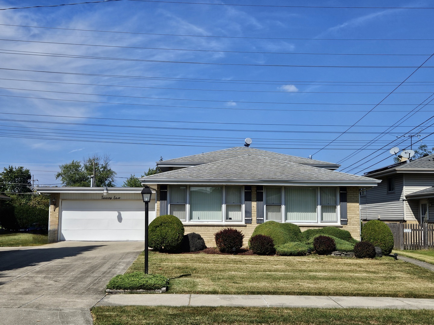 Property Photo:  20 E Kathleen Drive  IL 60016 