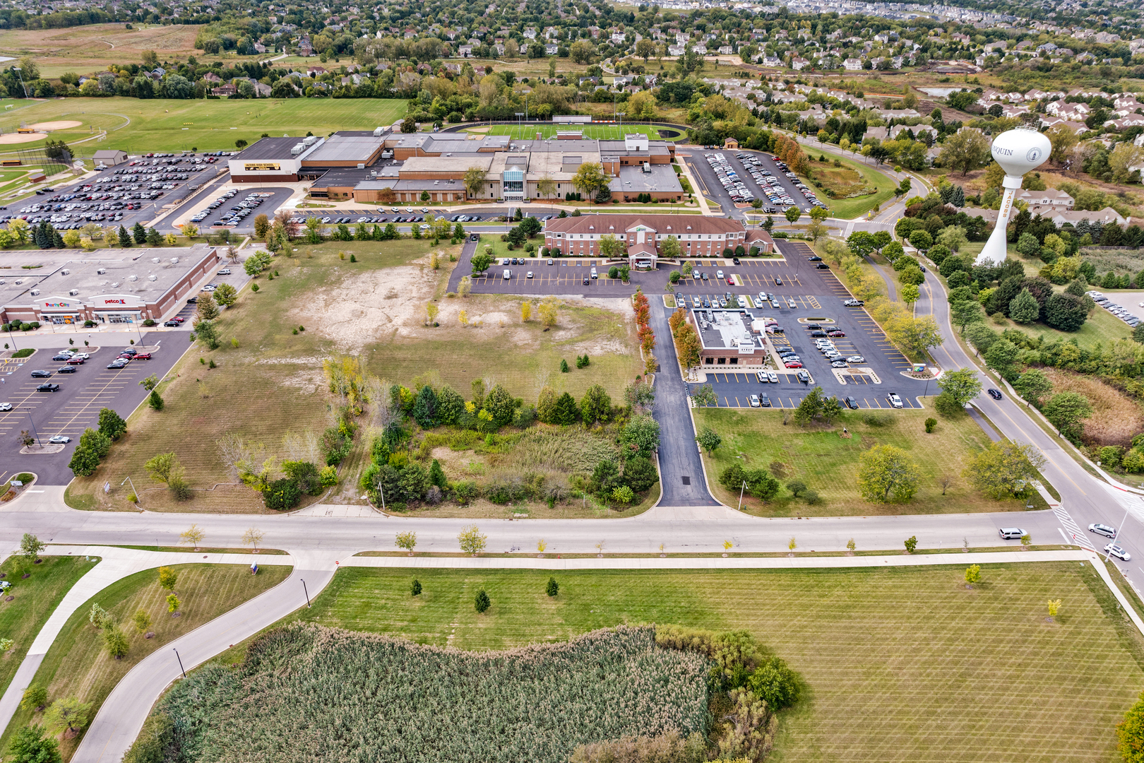 Property Photo:  1 Sherman Road  IL 60102 