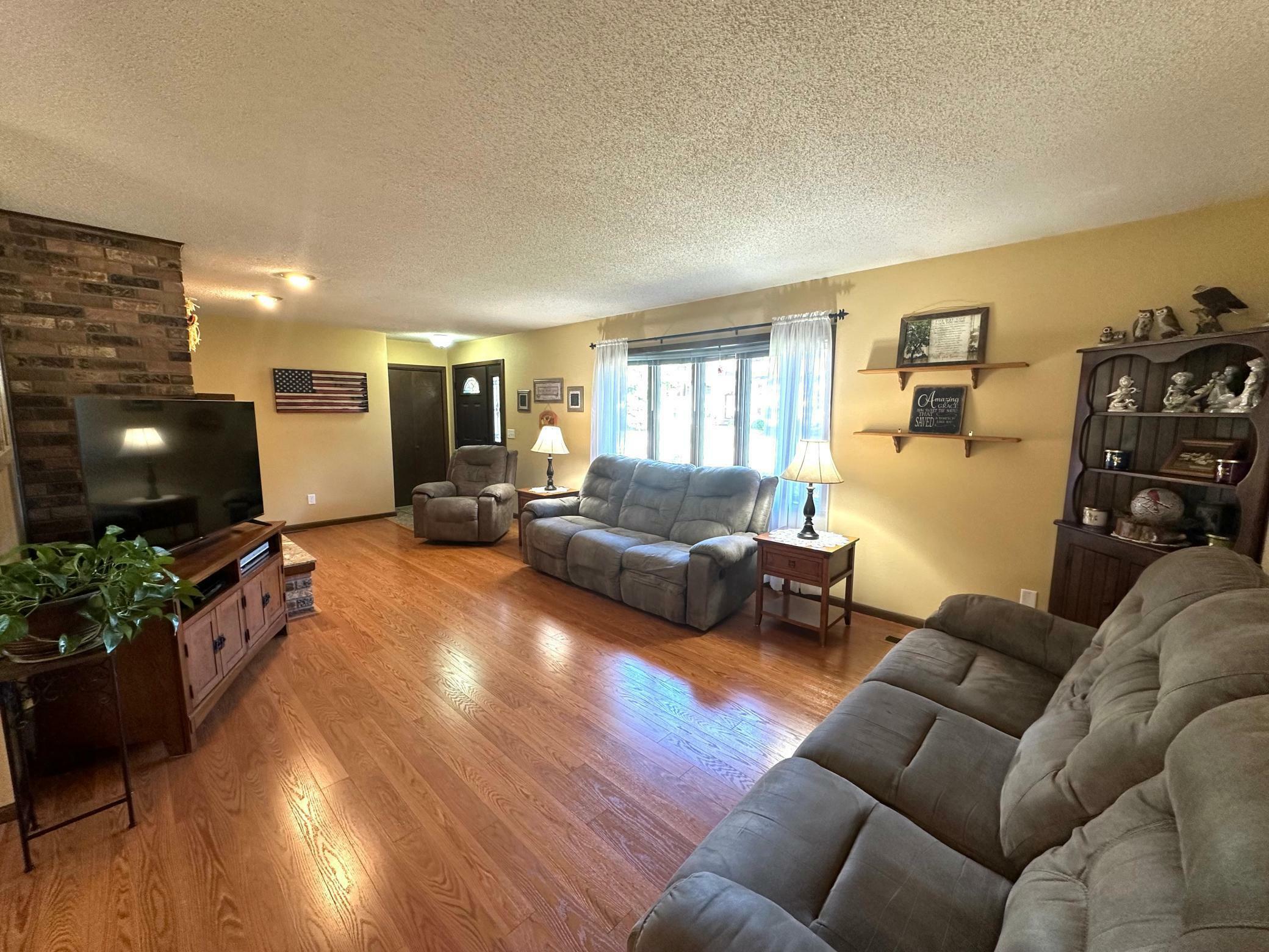 Property Photo:  210 E Cabot Street  MN 55951 