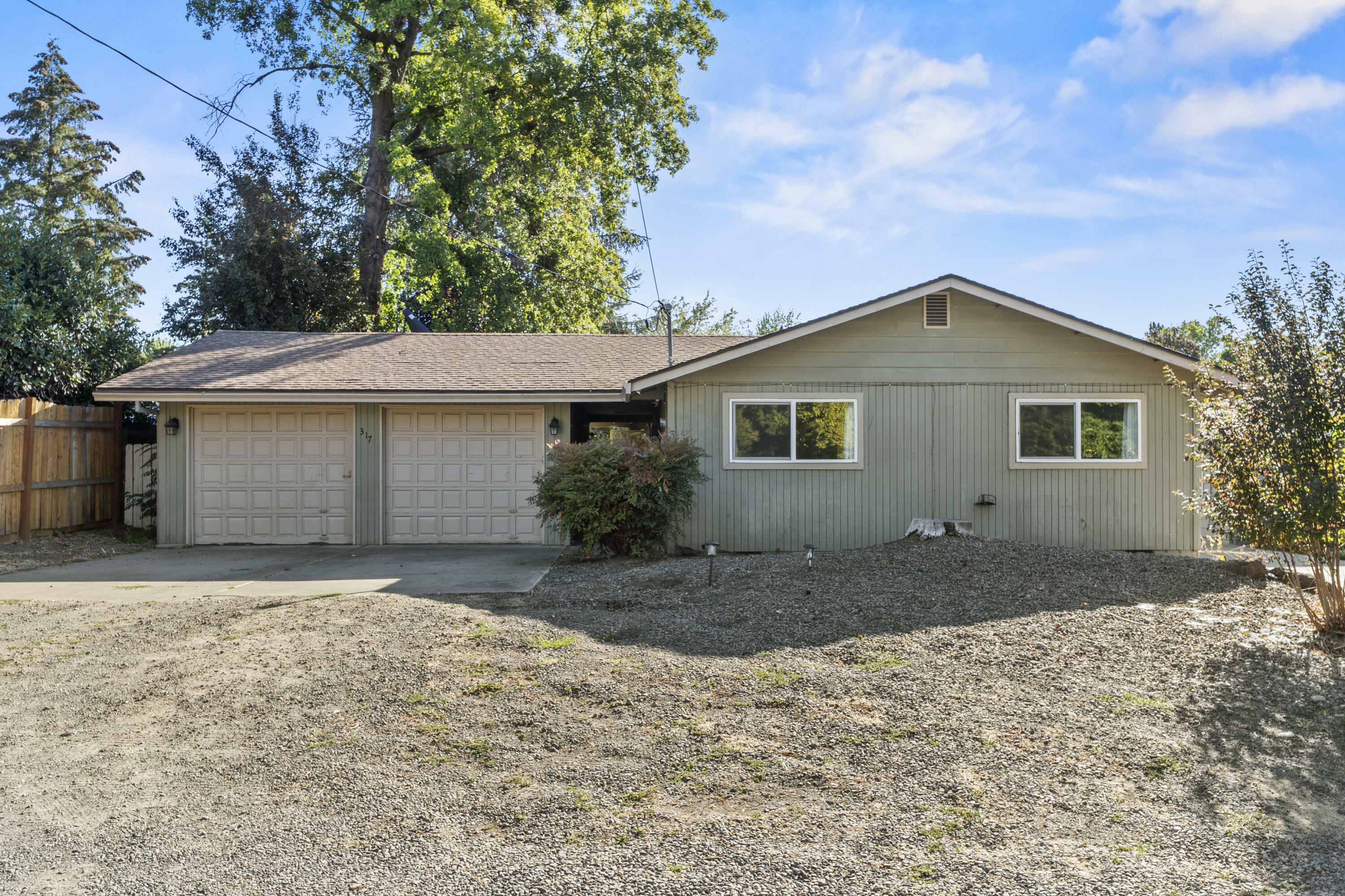 317 Highland Drive  Medford OR 97504 photo