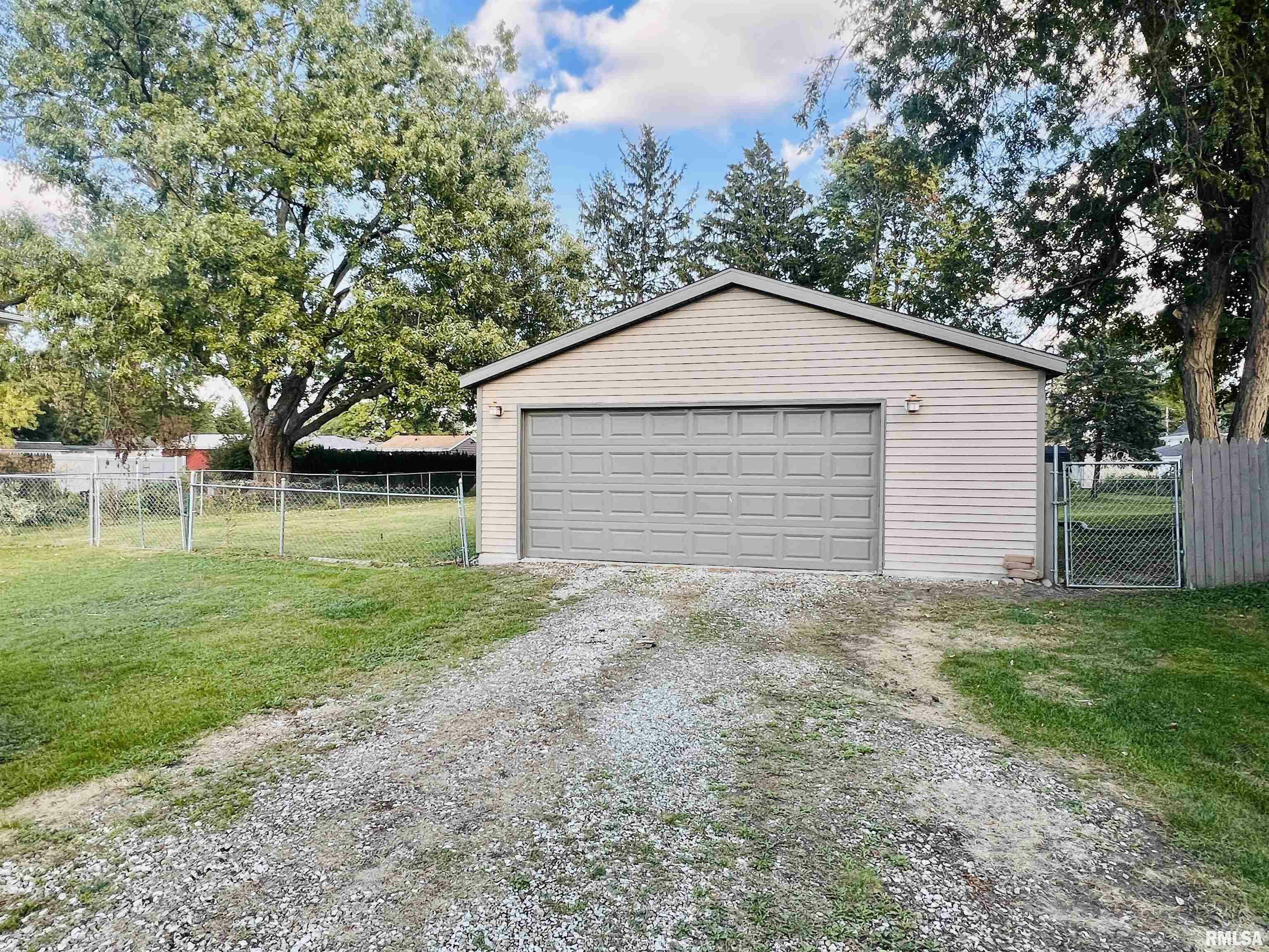 Property Photo:  895 S Whitesboro Street  IL 61401 