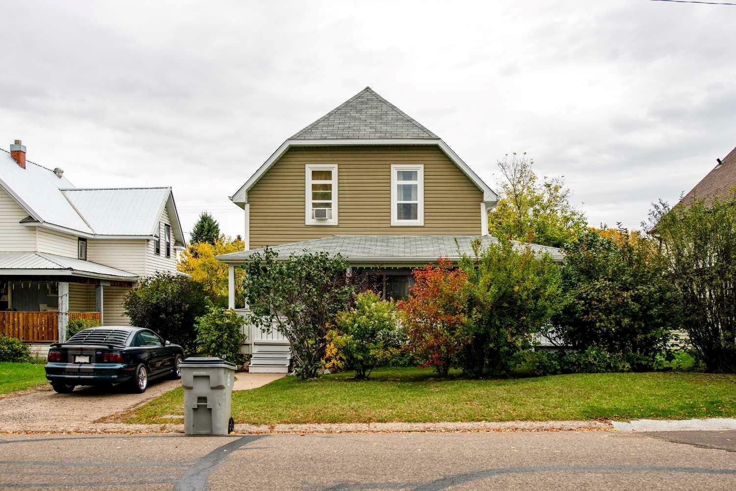 Property Photo:  1118 5 Avenue  AB T9W 1L6 