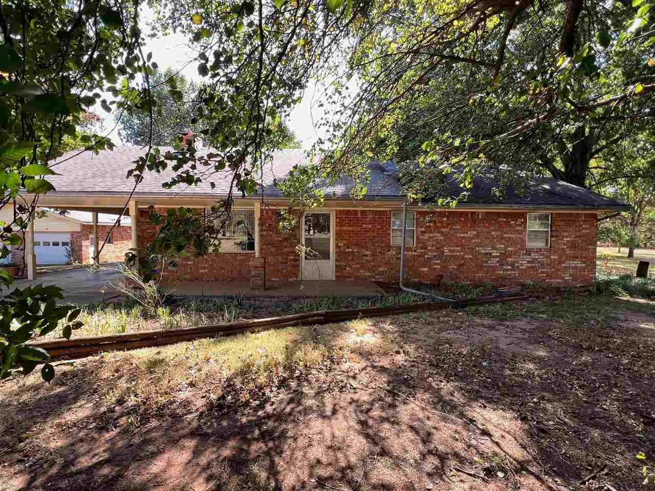Property Photo: 1619 E 17th OK 74074
