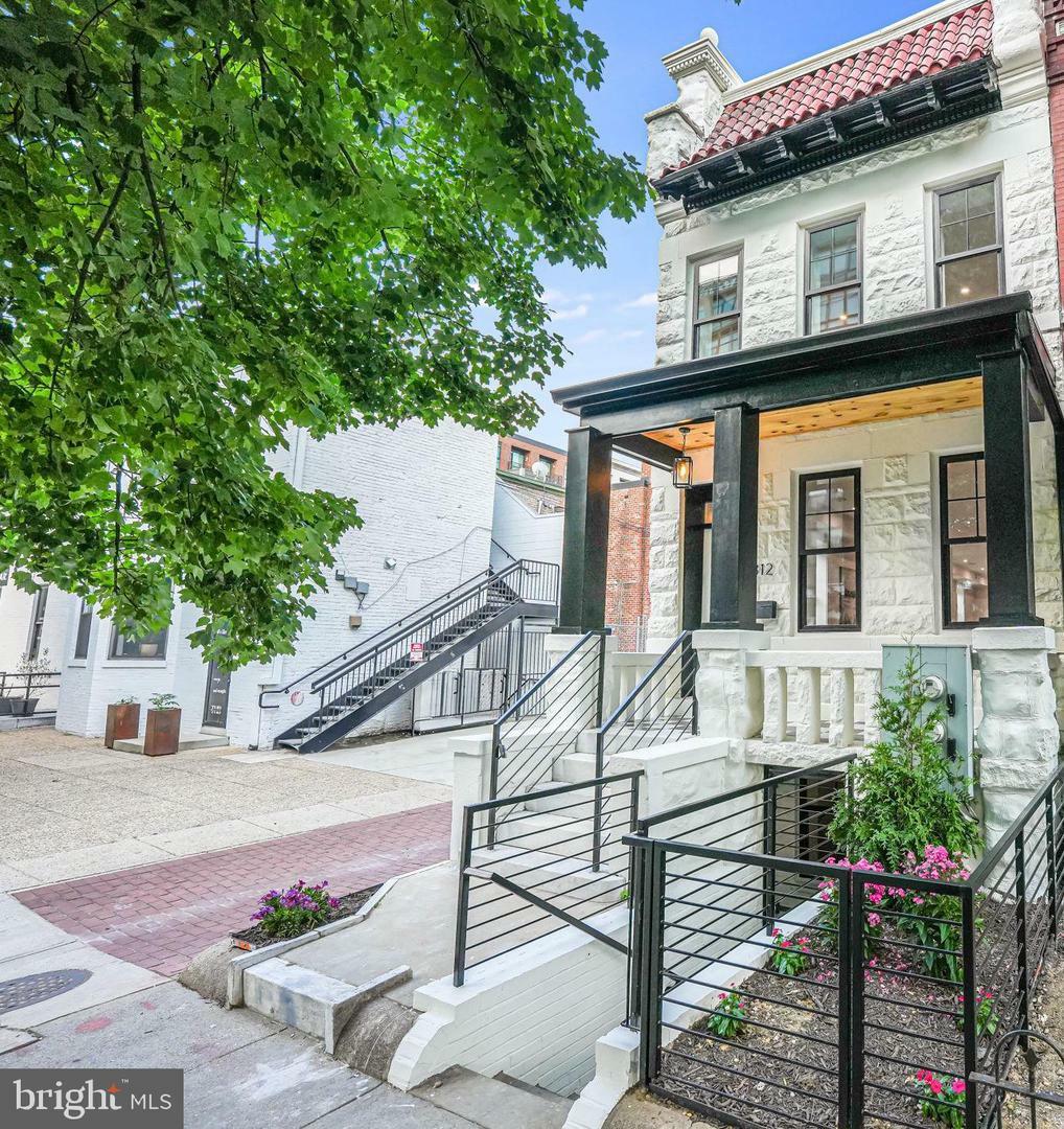 Property Photo:  812 6th Street NE  DC 20002 