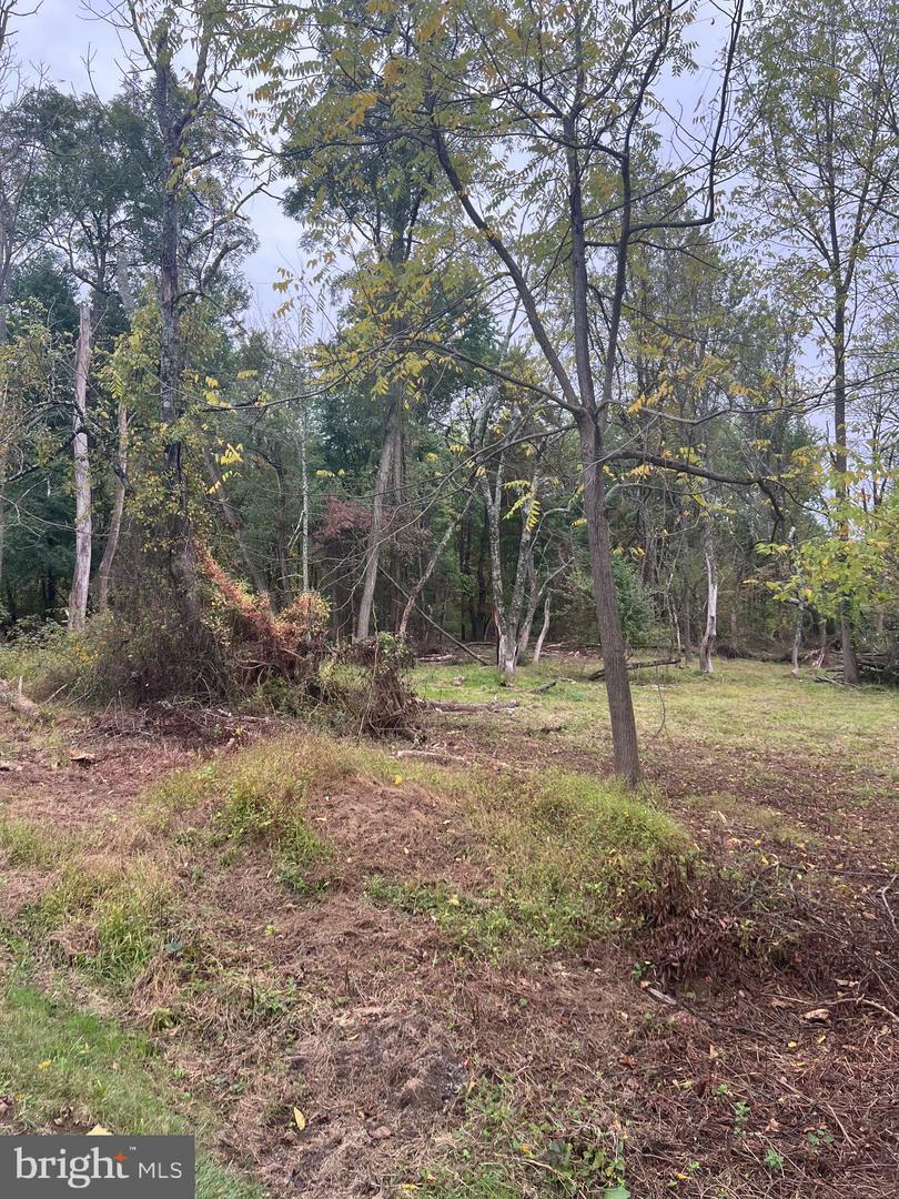 Property Photo:  2400 Horseshoe Trail  PA 19425 