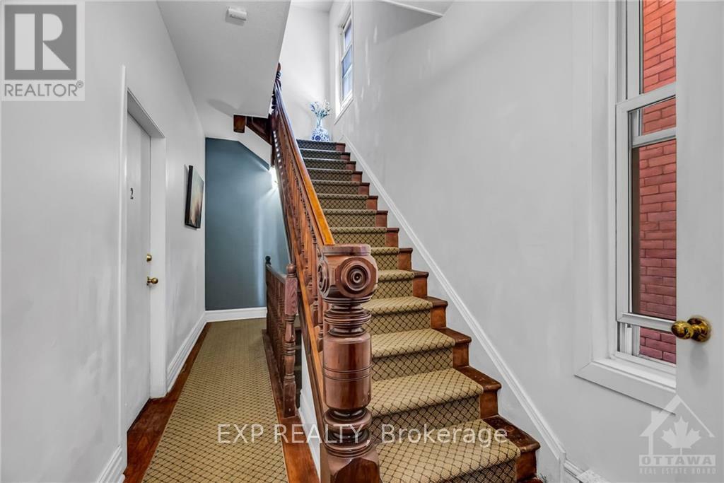 Property Photo:  558 Gilmour Street  ON K1R 5L6 