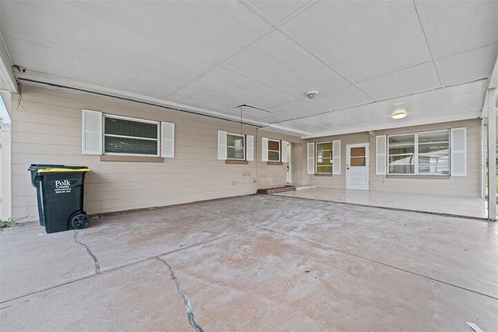Property Photo: 912 Avenue T SE FL 33880