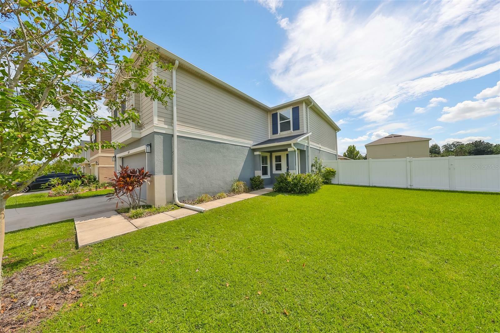 Property Photo:  7429 Northern Lights Drive  FL 33534 