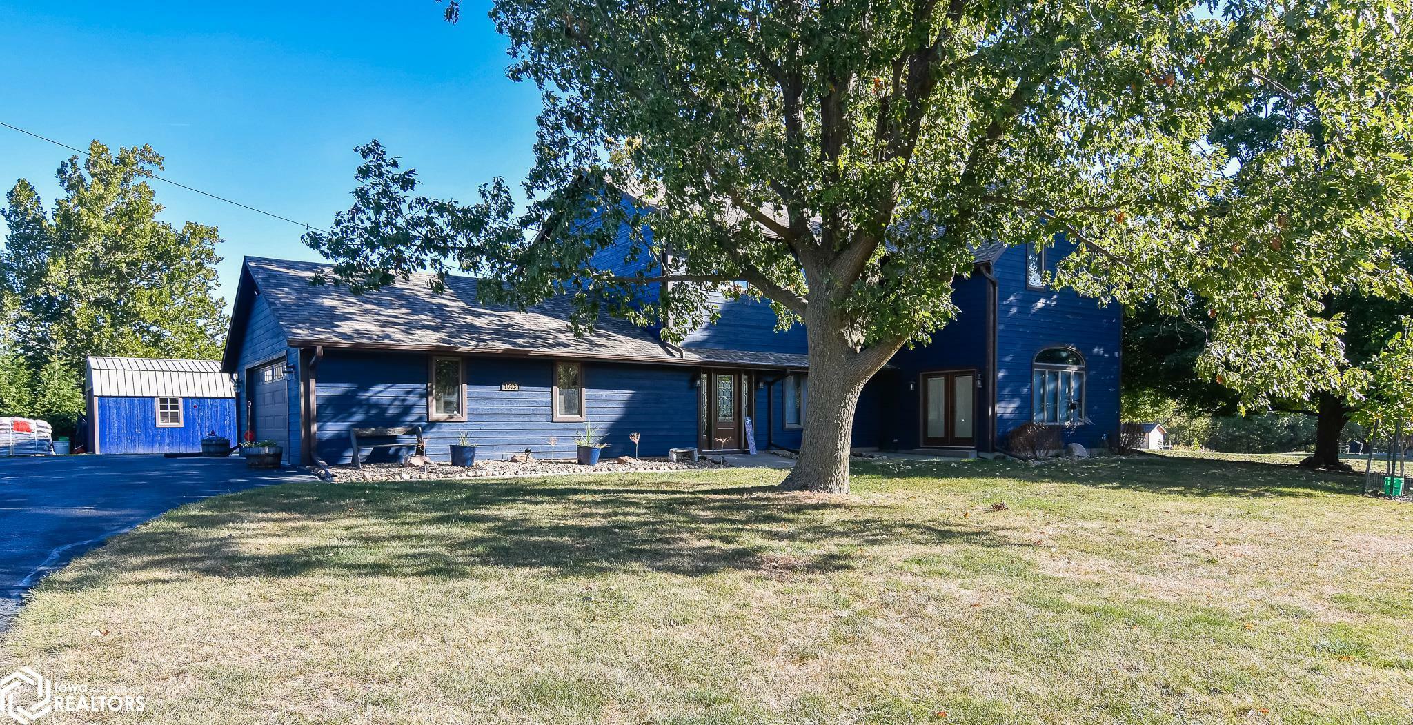 Property Photo:  1603 W Olive Street  IA 50158 