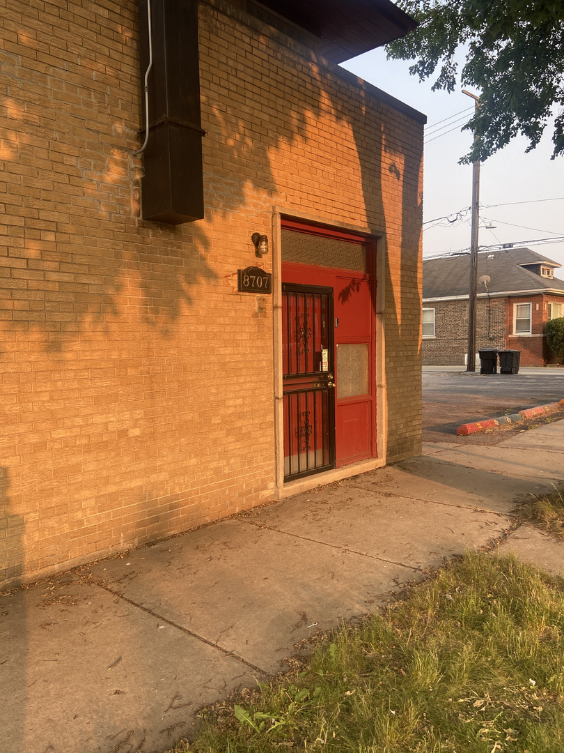 Property Photo:  8707 S Euclid Avenue 2  IL 60617 