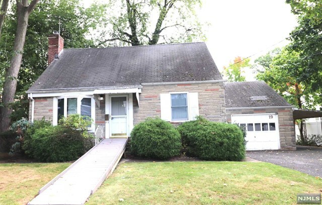 Property Photo:  19 E Church Court  NJ 07628 