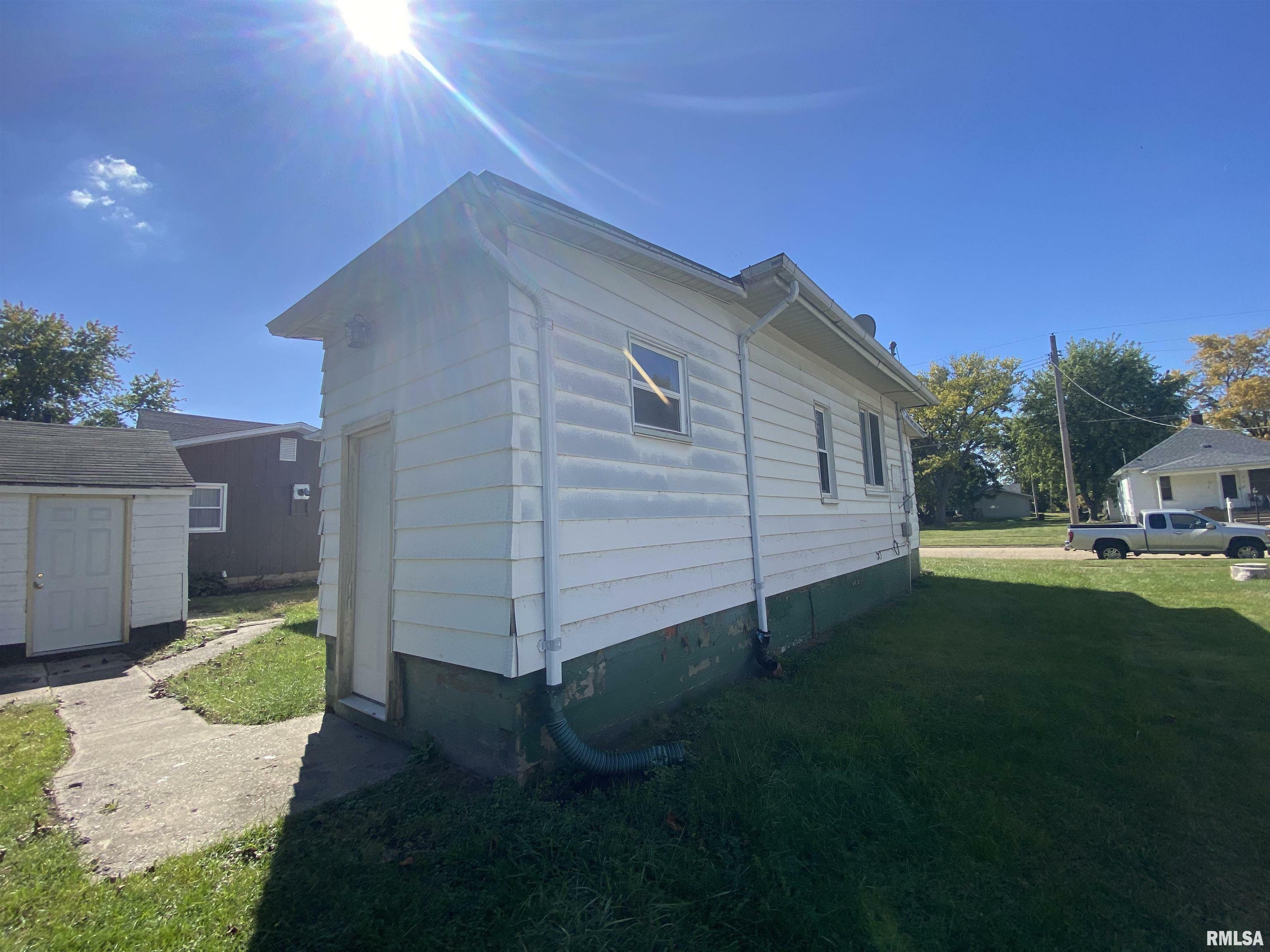 Property Photo:  857 N 6th Avenue  IL 61520 