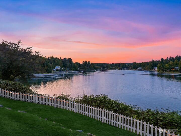 Property Photo:  5823  Rose Loop NE  WA 98110 