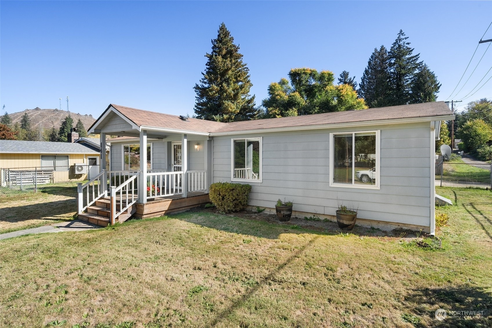 Property Photo:  141 6th Street  WA 98356 