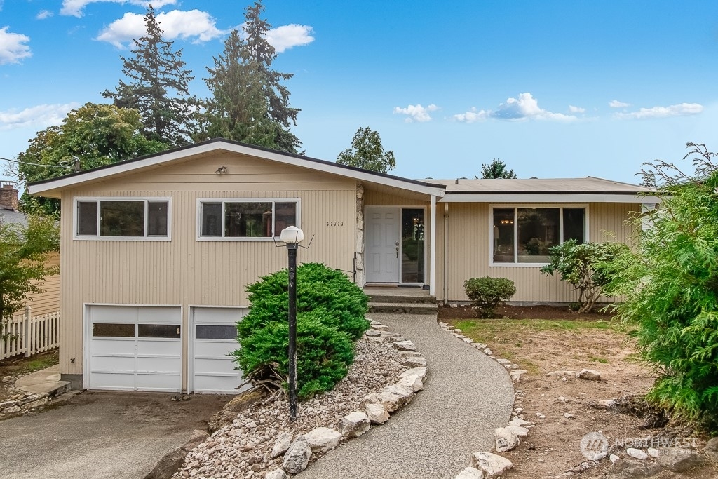 Property Photo:  11717 Luther Avenue S  WA 98178 