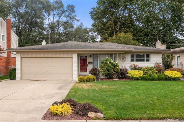 Property Photo:  33250 Sebastian Lane Drive  MI 48312 