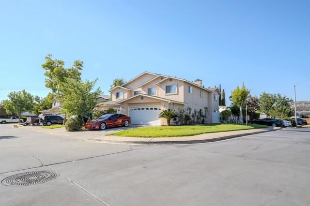 Property Photo: 910 Buckeye Ct CA 92021