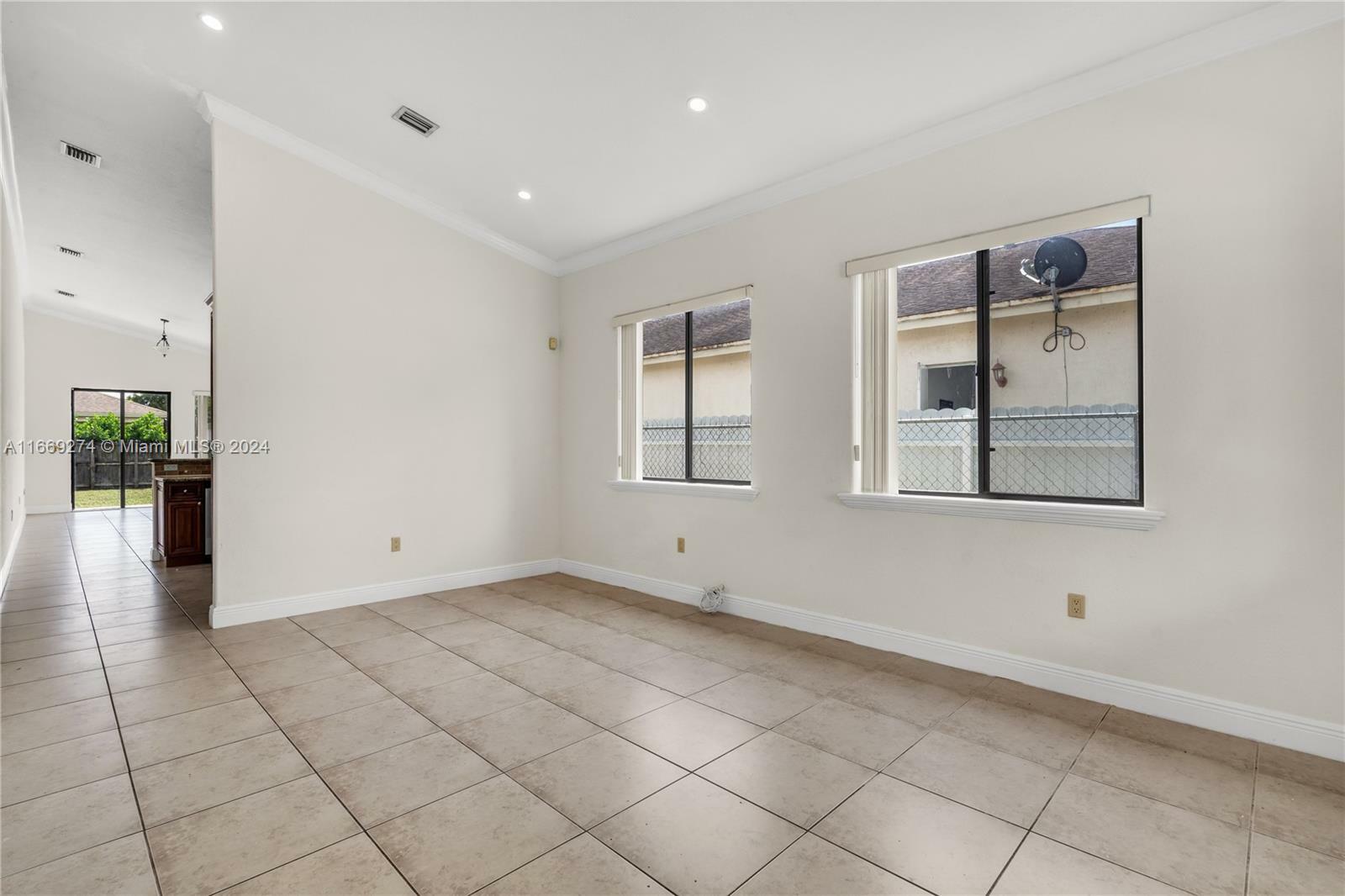 Property Photo:  530 NW 20th St  FL 33030 