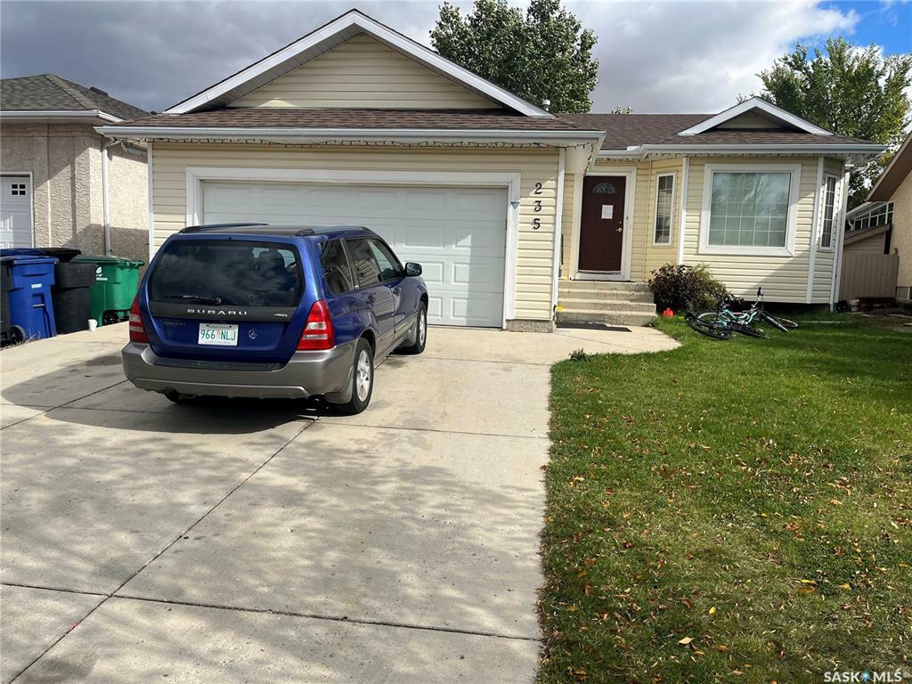 Property Photo:  235 Beerling Crescent  SK S7S 1K4 