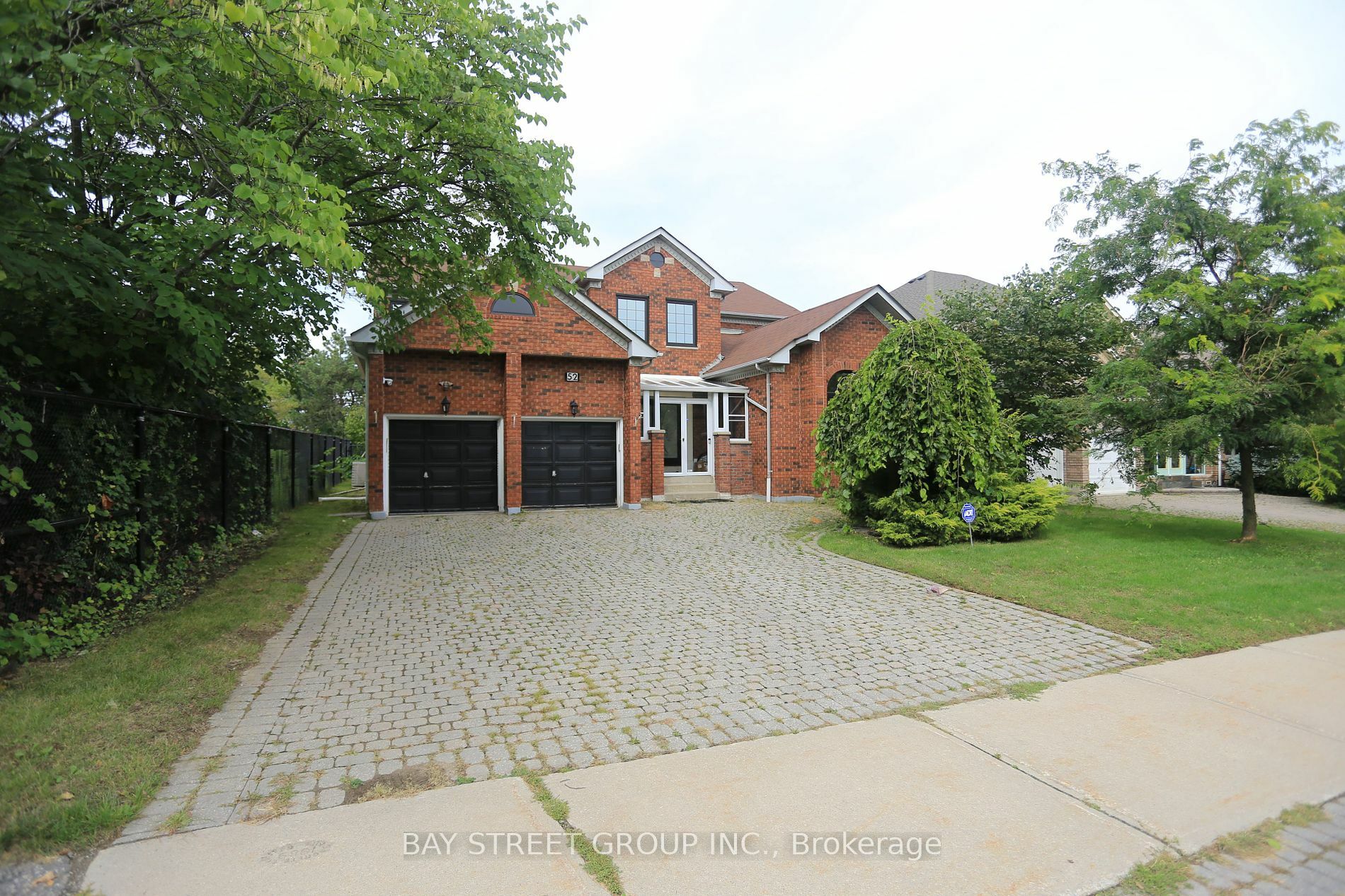 Property Photo:  52 Chadwick Cres  ON L4B 2W1 