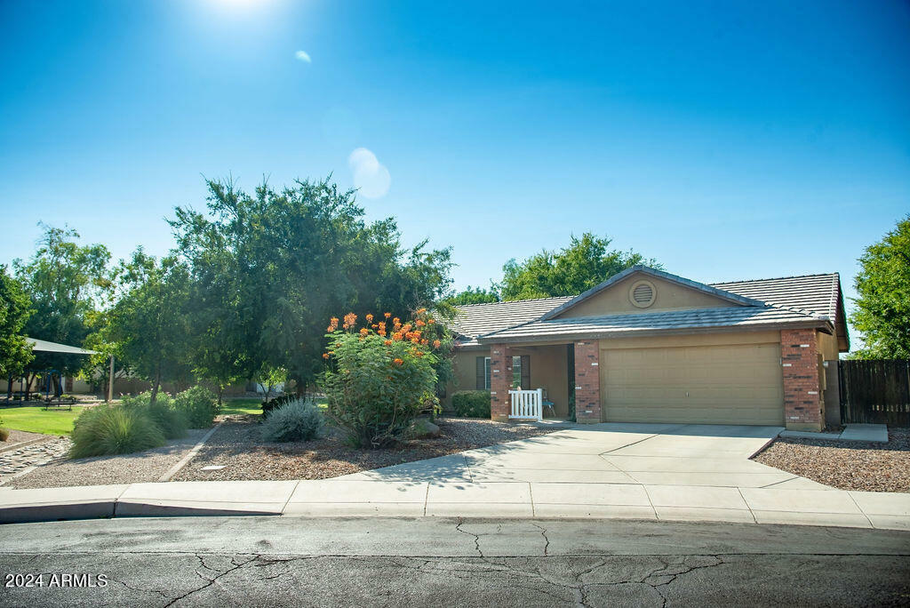 Property Photo:  2903 E Pony Court  AZ 85295 