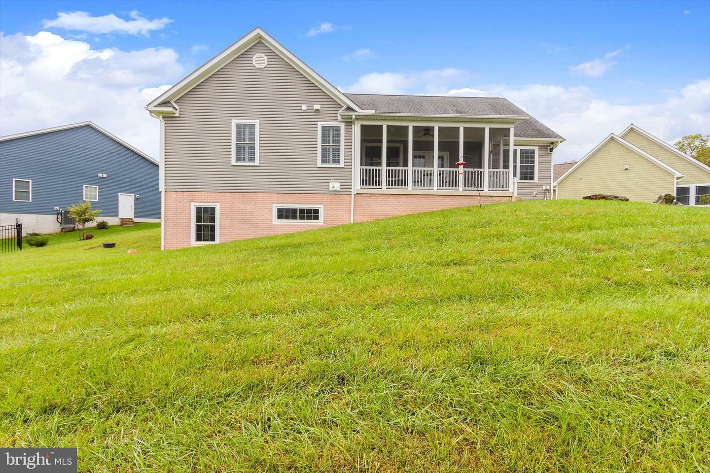 Property Photo:  482 Deerfield Village Drive  WV 25443 