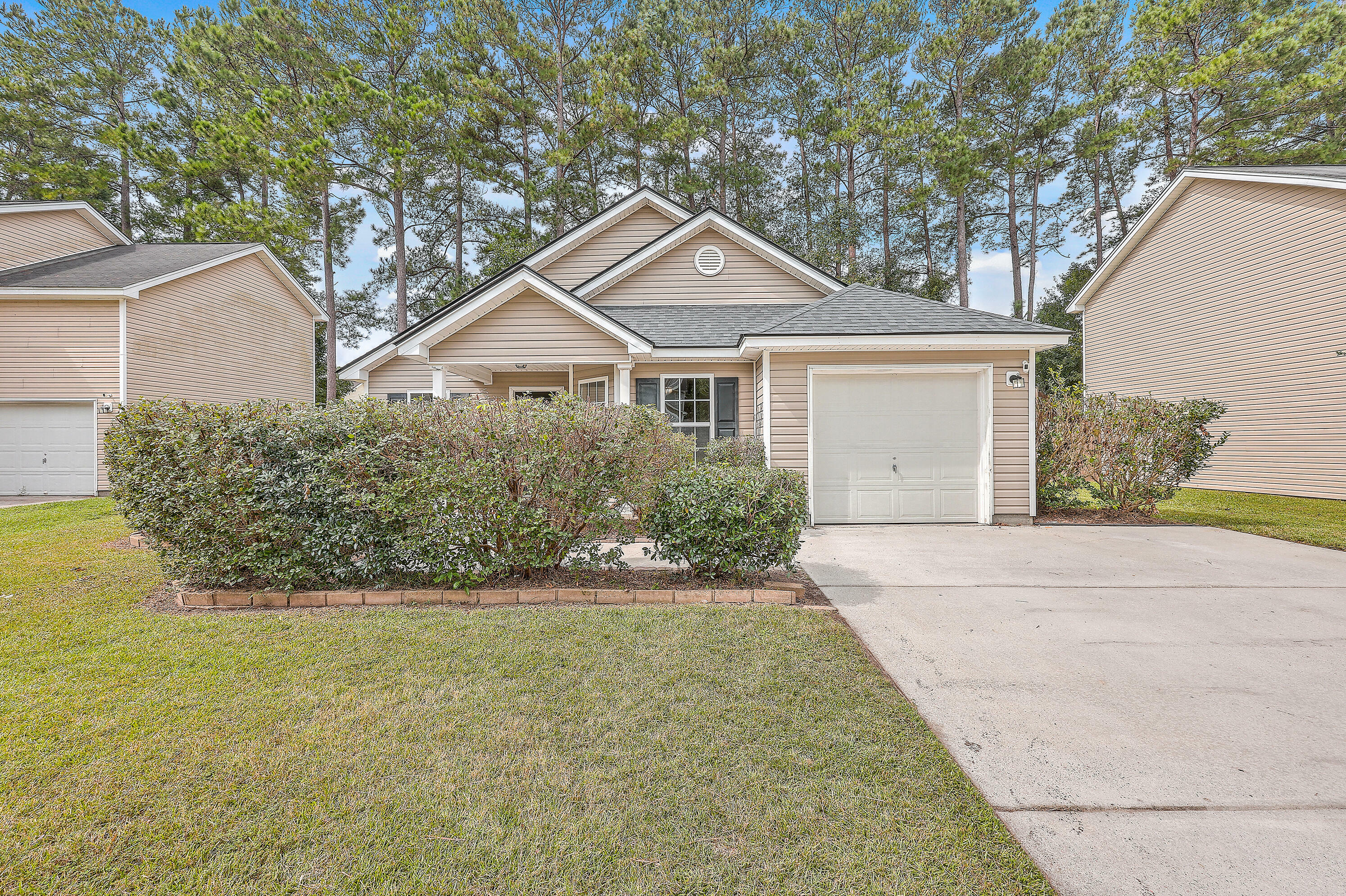 Property Photo:  105 Bainsbury Lane  SC 29483 