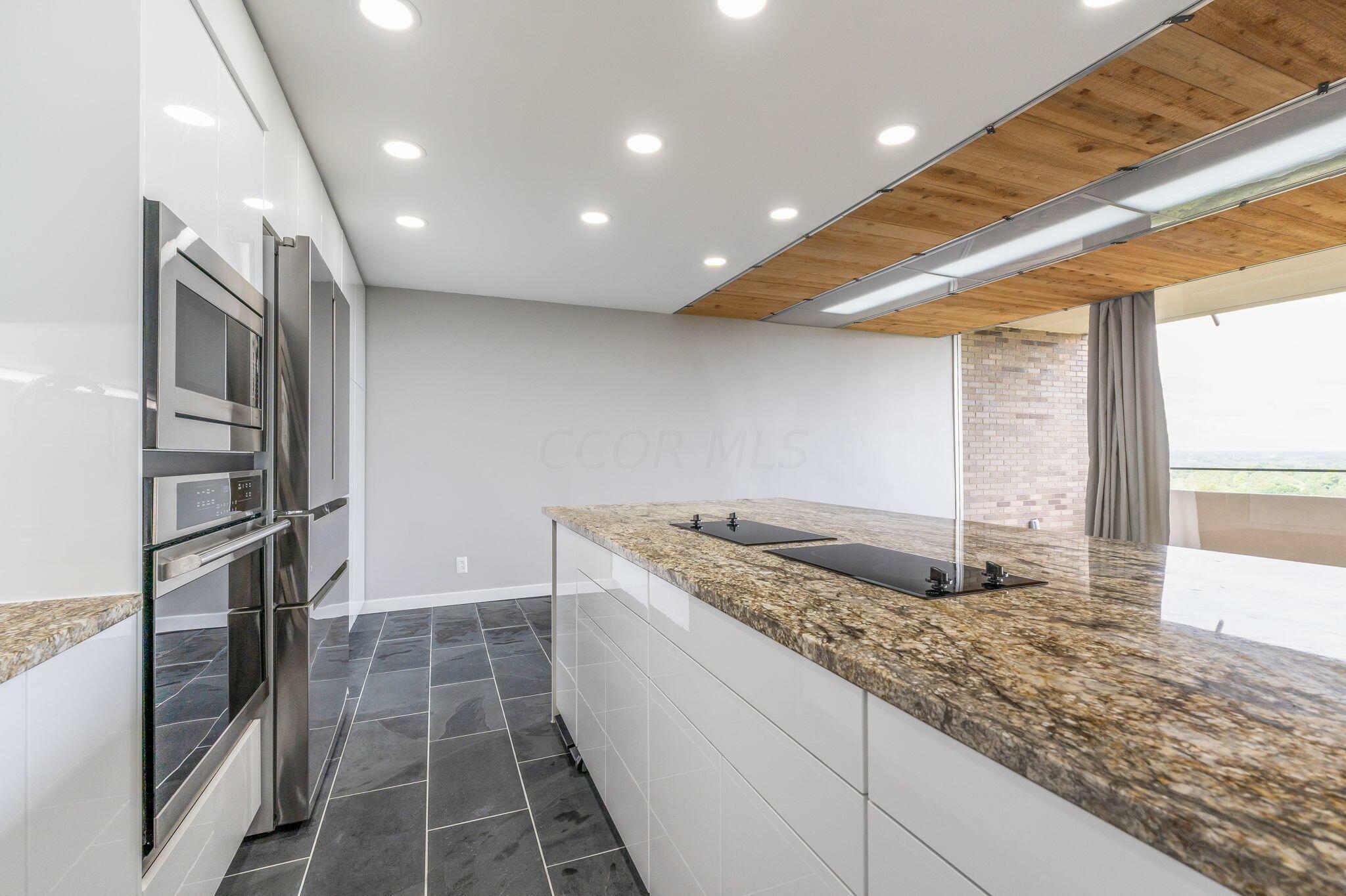 Property Photo: 1000 Urlin Avenue OH 43212