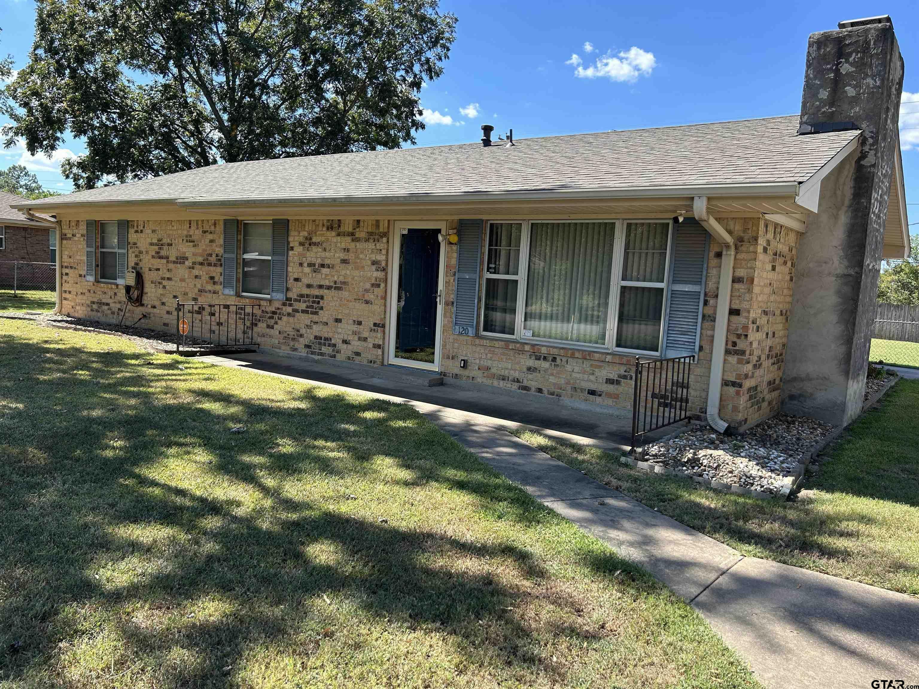 Property Photo:  120 Tomie St  TX 75783 