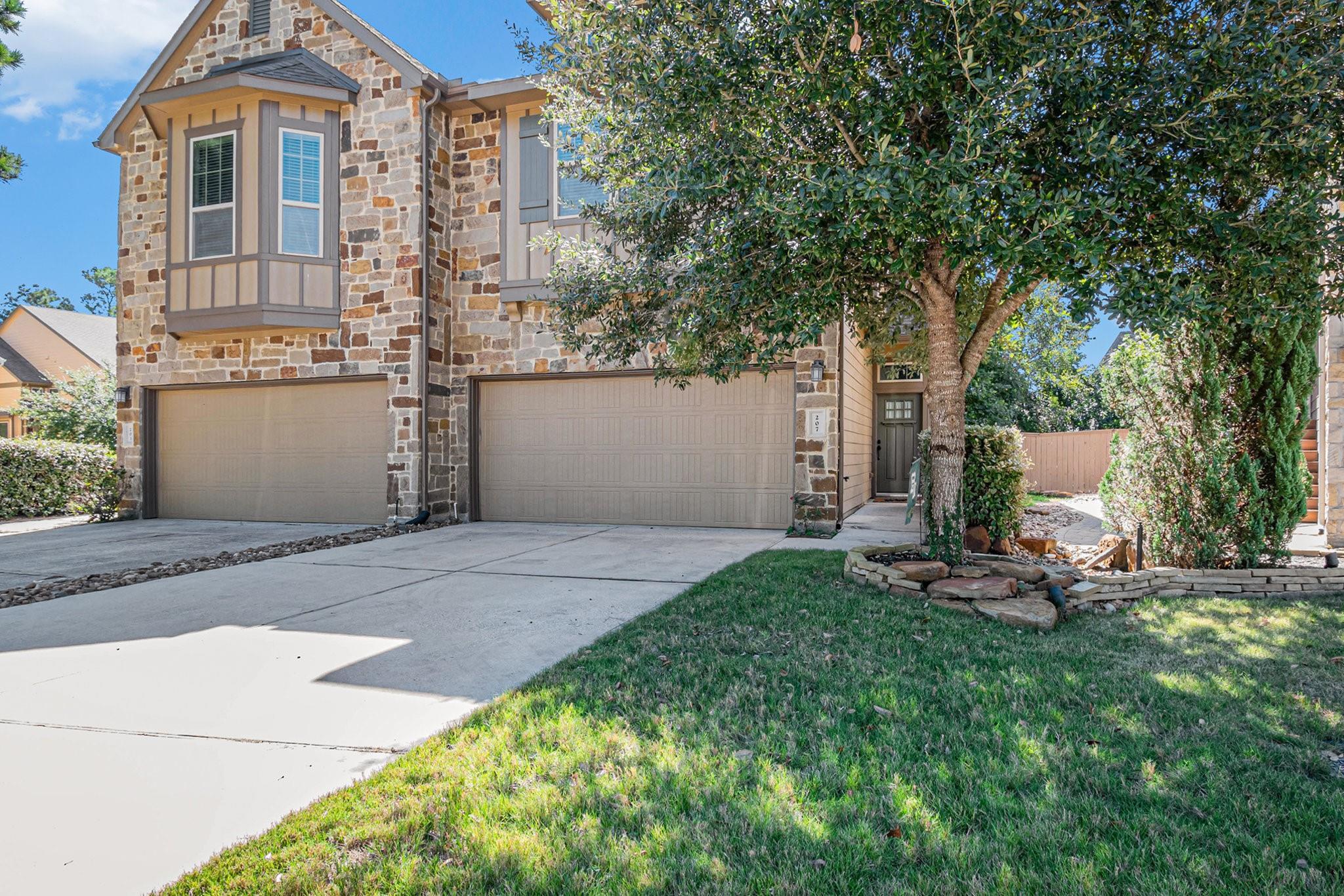 Property Photo: 207 Cheswood Forest Place TX 77316