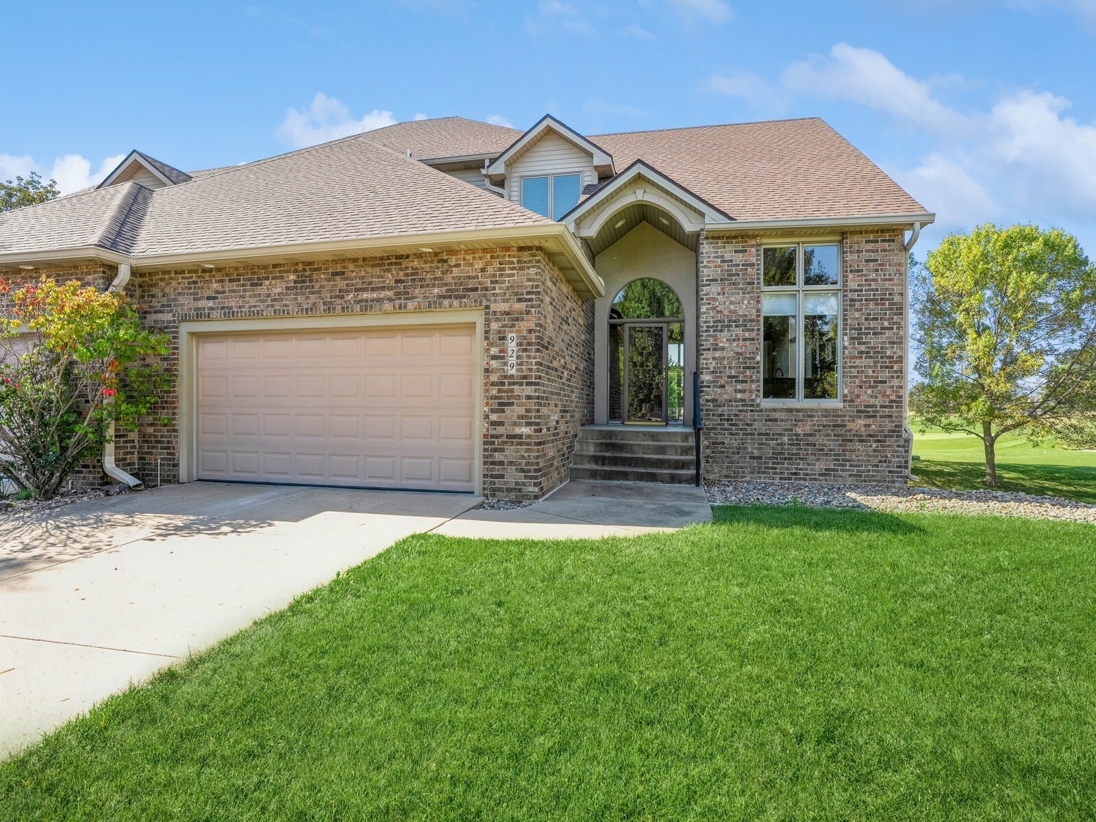 Property Photo:  929 Glen Oaks Terrace  IA 50266 