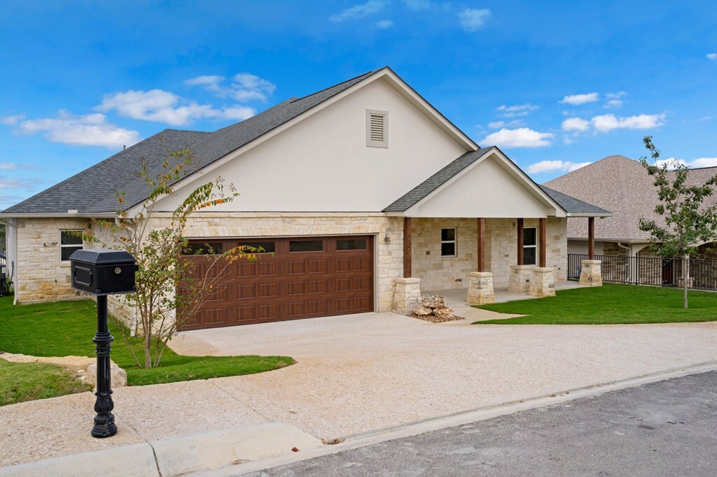 Property Photo: 2005 Valencia Dr TX 78028