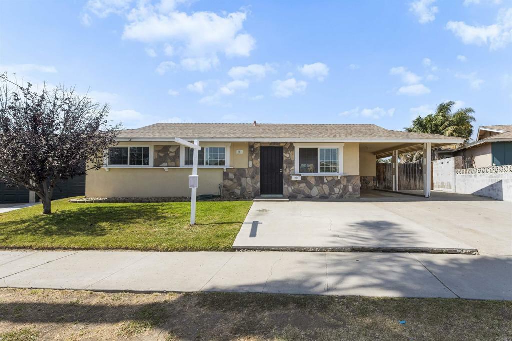 Property Photo:  441 W Redondo Drive  CA 92057 