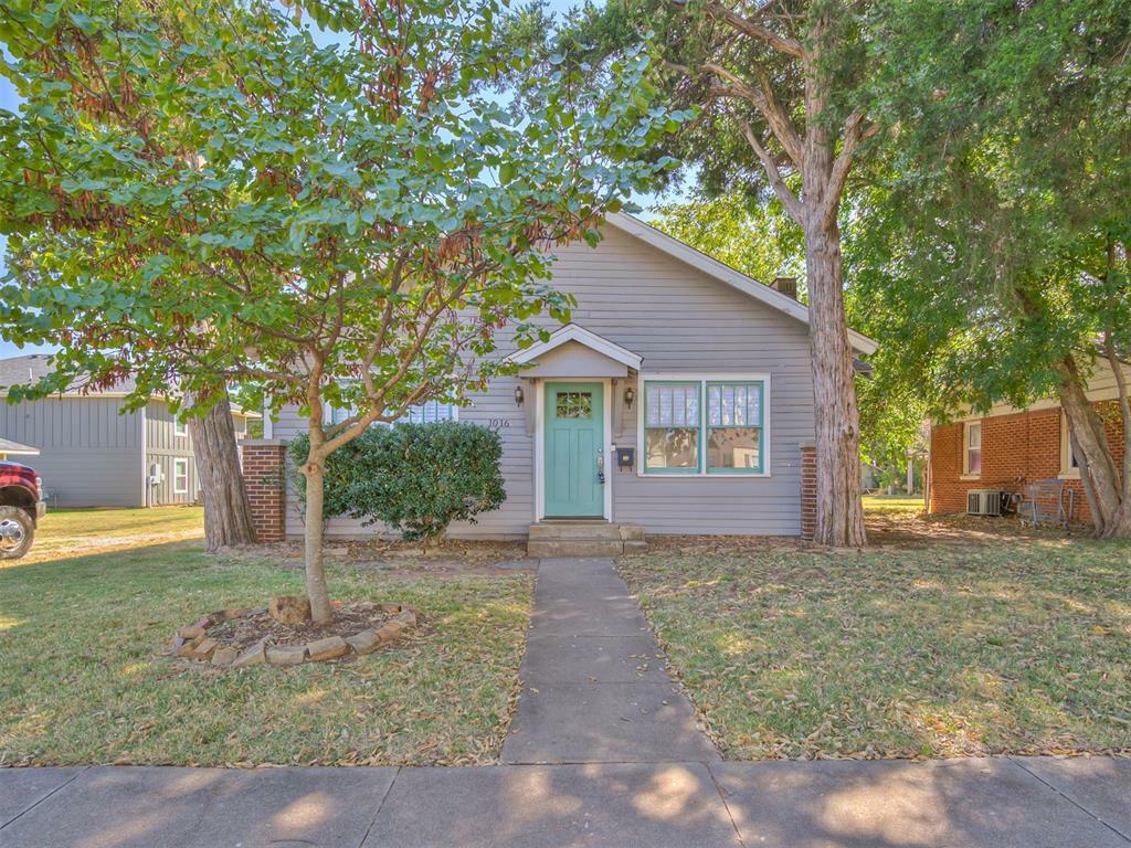 Property Photo:  1016 E Edwards Street  OK 73034 