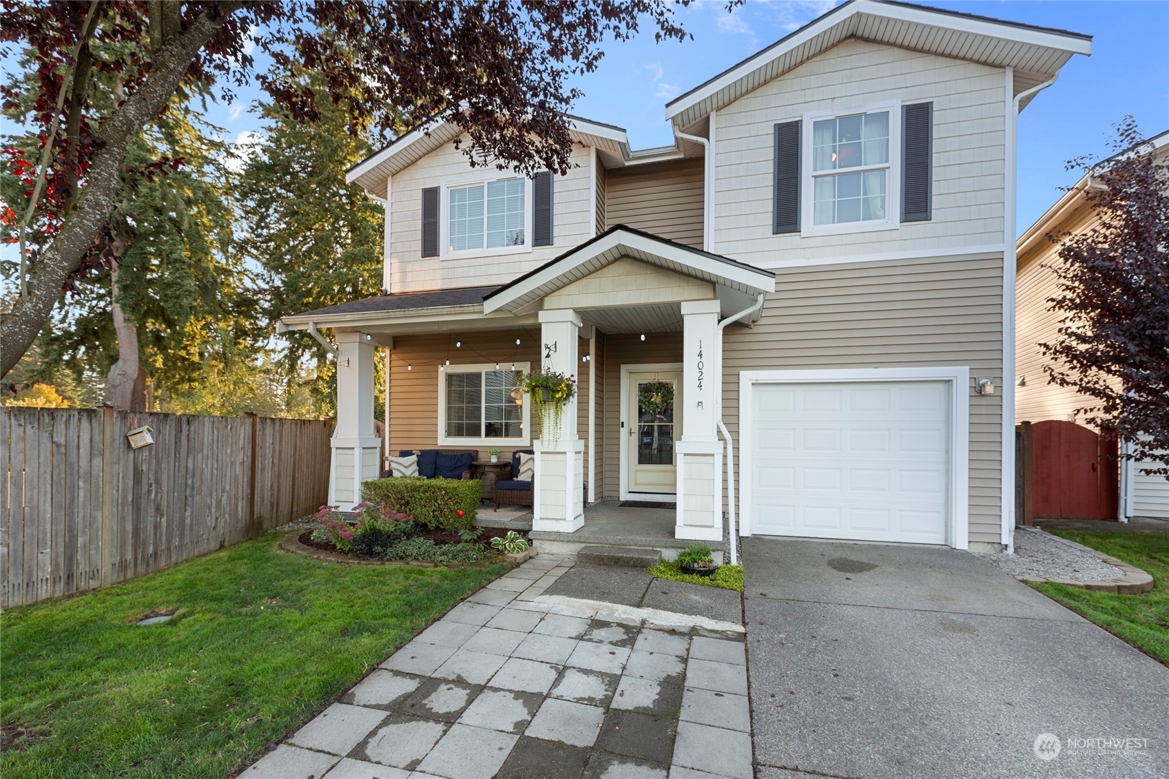 Property Photo:  14024 15th Avenue W  WA 98087 