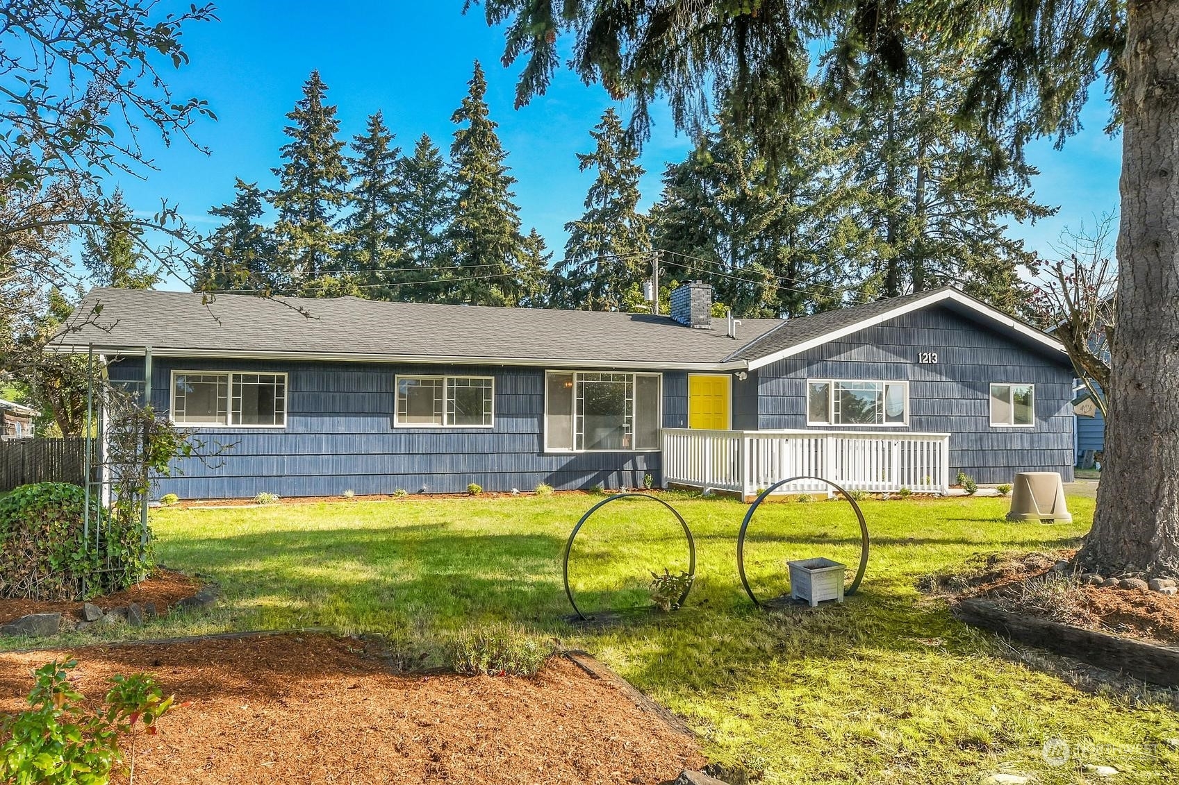 Property Photo:  1213 136th Street E  WA 98445 