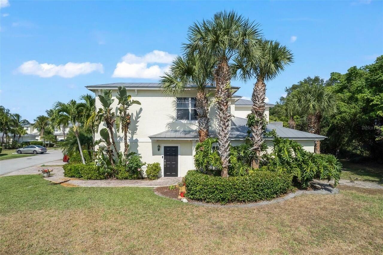 Property Photo:  2607 Creekside Drive  FL 34981 