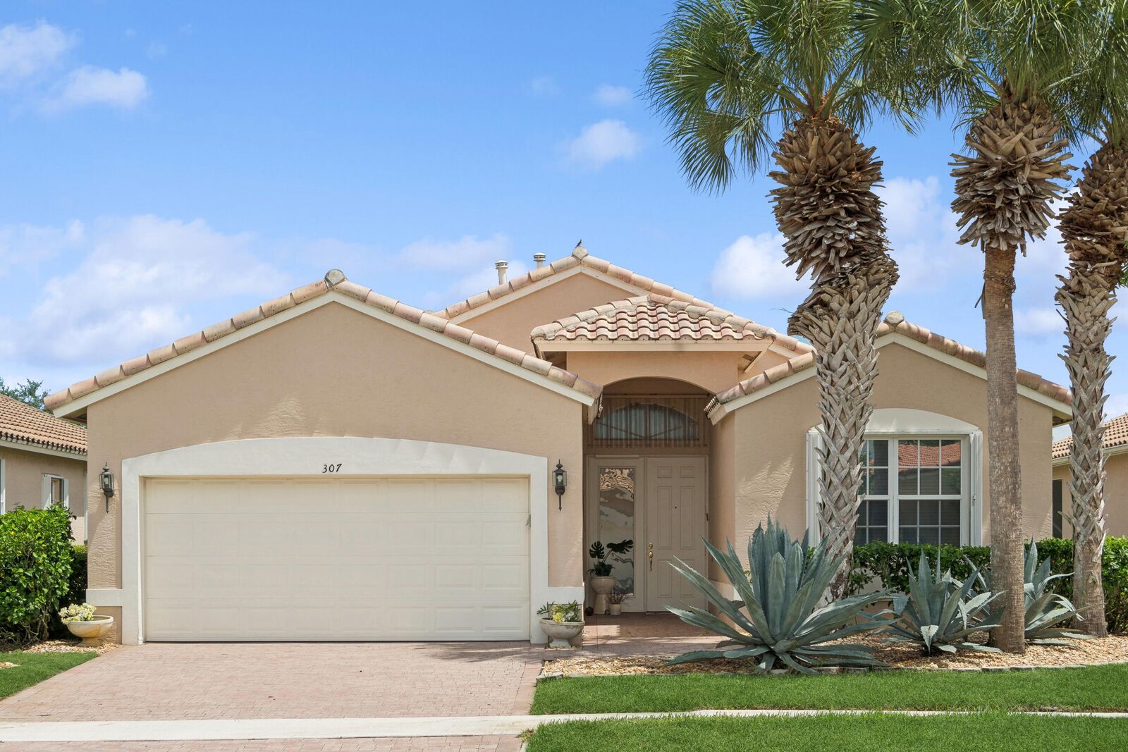 Property Photo: 307 NW Seacrest Court FL 34986